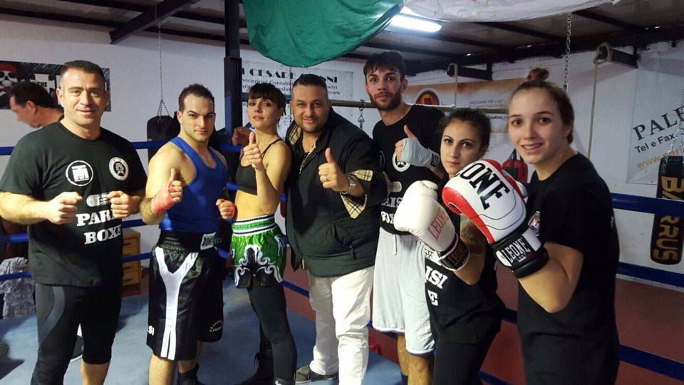 Il gruppo del film alla Parisi Boxe